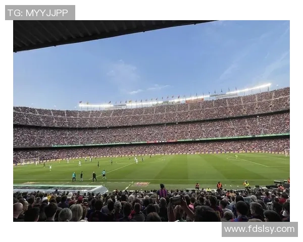 巴萨与皇马激战正酣足球经典对决再度上演激情碰撞 巴萨与皇马激战正酣足球经典对决再度上演激情碰撞