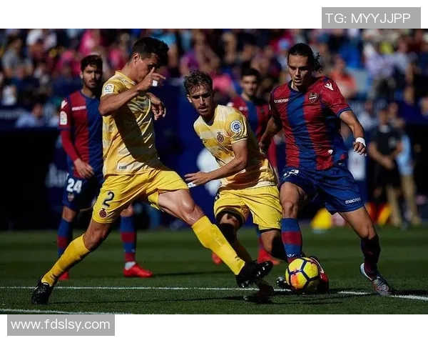 比利亚雷亚尔主场迎战巴萨双方争夺西甲积分榜关键战役