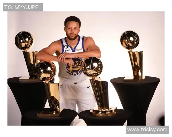 勇士与魔术对决库里精彩集锦回顾展现超级球星的绝佳表现