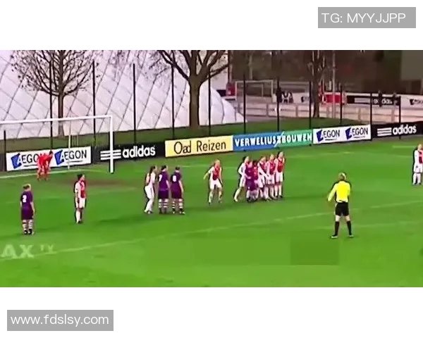 美红姐姐带你一起观看精彩足球比赛直播，感受激情与热血的瞬间